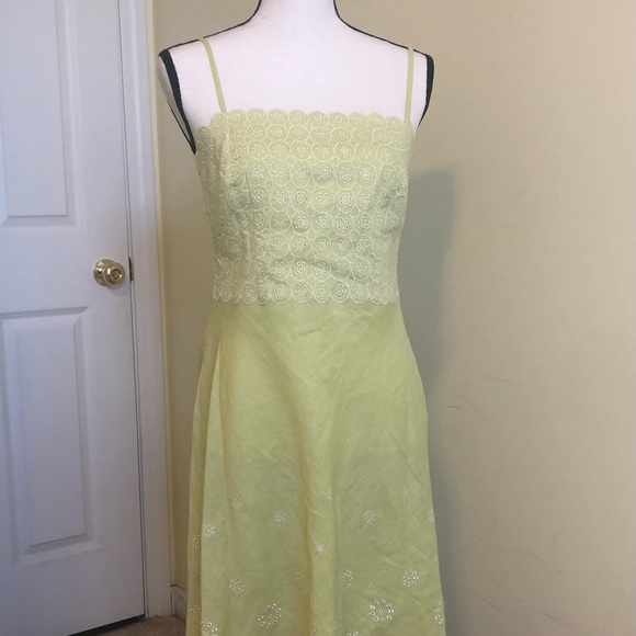 SOLD! Ann Taylor Beautiful Dress 👗 - Picture 2 of 7